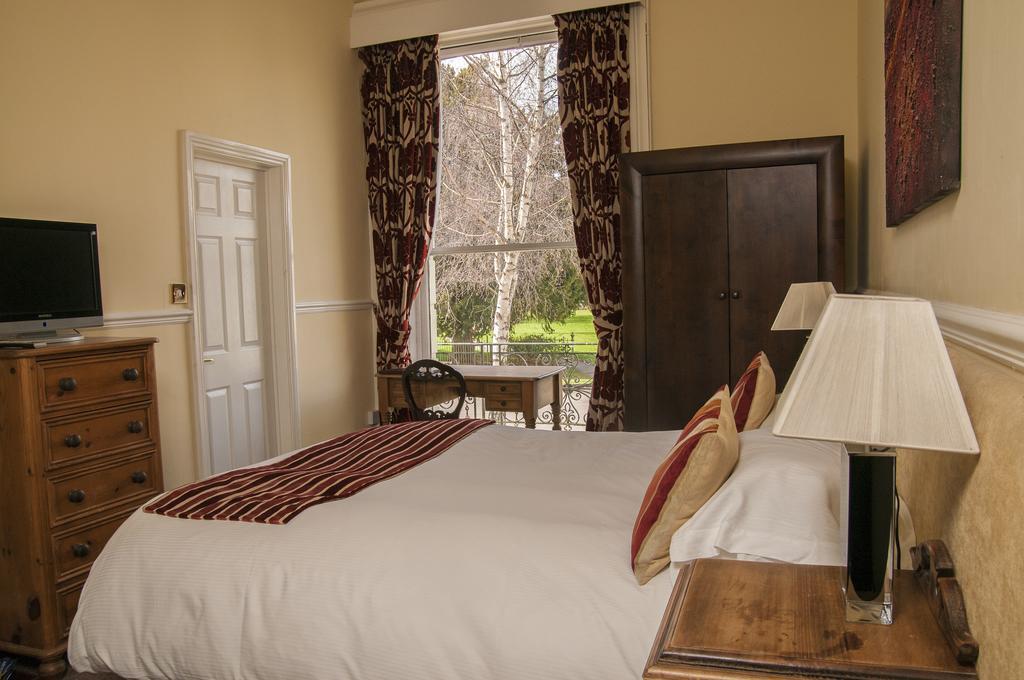 Clarence Court Hotel Cheltenham Dış mekan fotoğraf