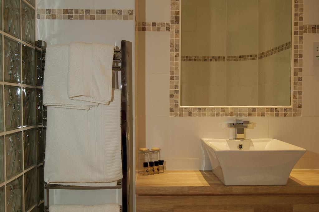 Clarence Court Hotel Cheltenham Dış mekan fotoğraf