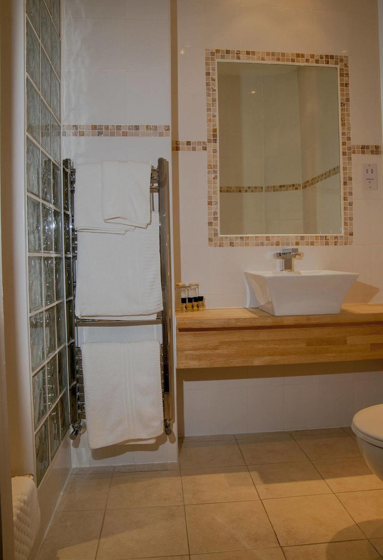 Clarence Court Hotel Cheltenham Dış mekan fotoğraf