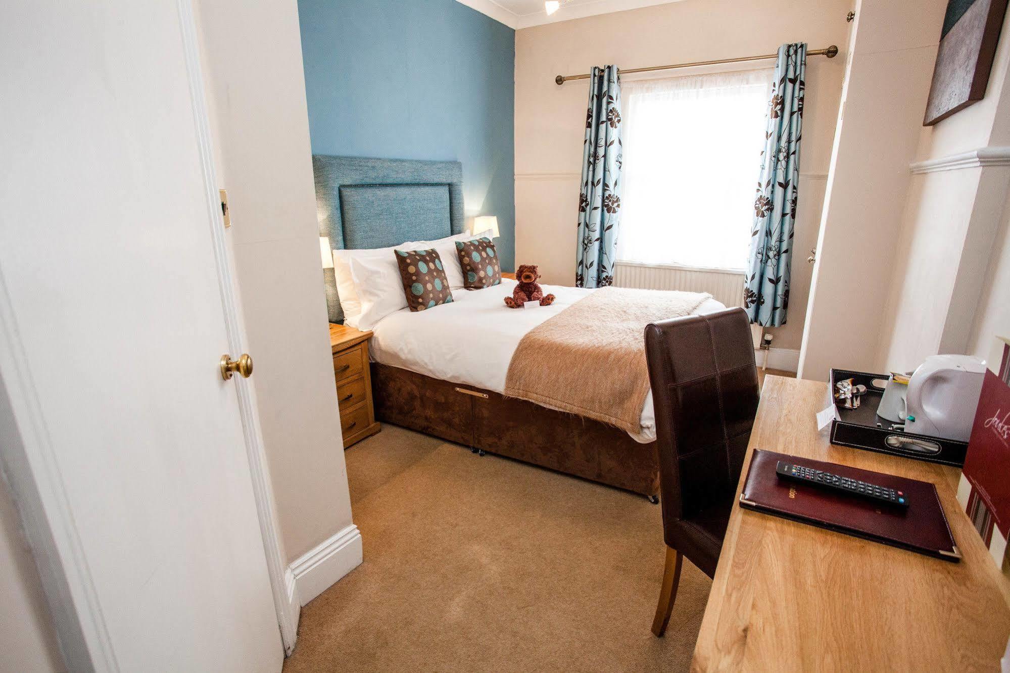 Clarence Court Hotel Cheltenham Dış mekan fotoğraf